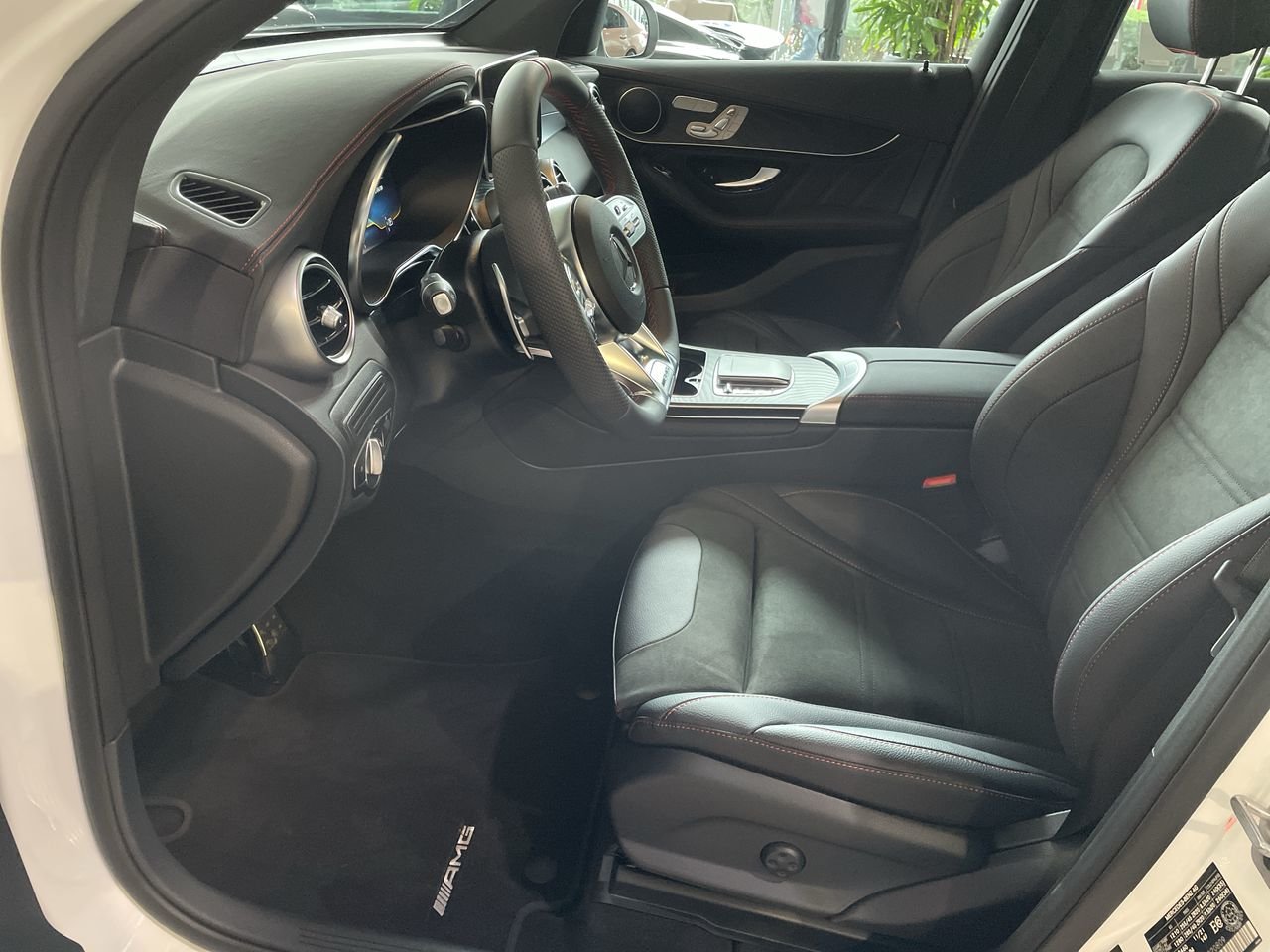 Used 2022 Polar White Mercedes-Benz 4MATIC SUV image 19