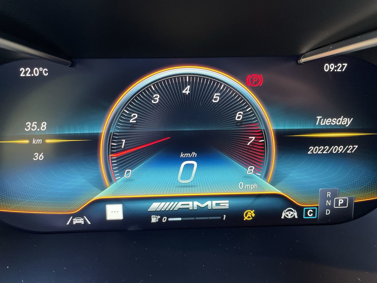 Used 2022 Obsidian Black Met Mercedes-Benz 4MATIC SUV image 23