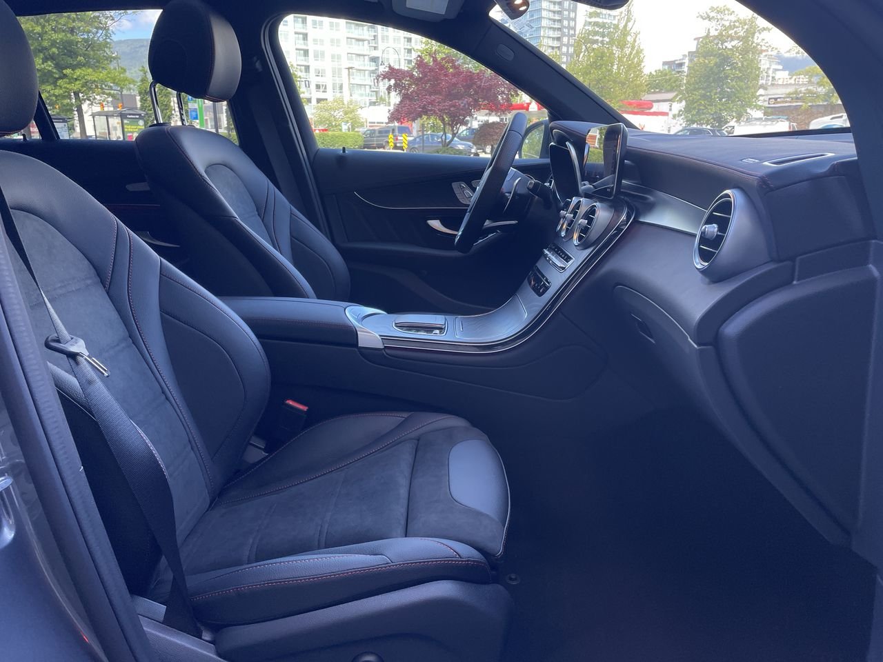 Used 2022 Selenite Grey Met Mercedes-Benz 4MATIC SUV image 33