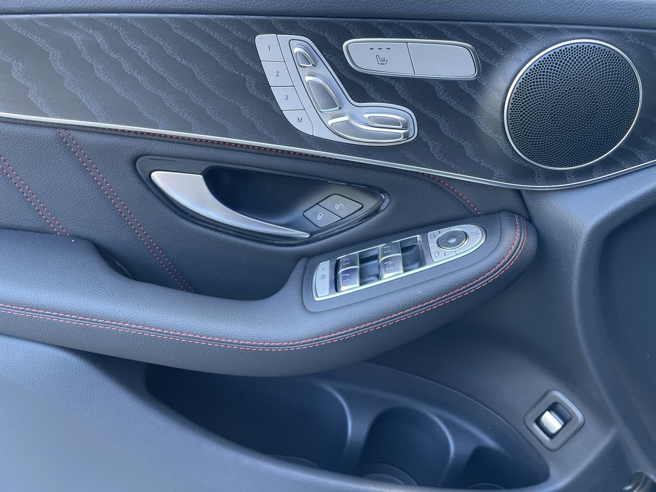 Used 2022 Selenite Grey Met Mercedes-Benz 4MATIC SUV image 21