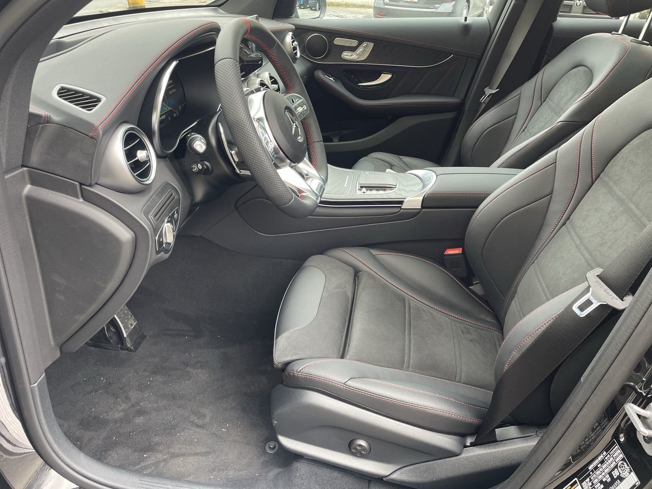 Used 2022 Obsidian Black Met Mercedes-Benz 4MATIC SUV image 19