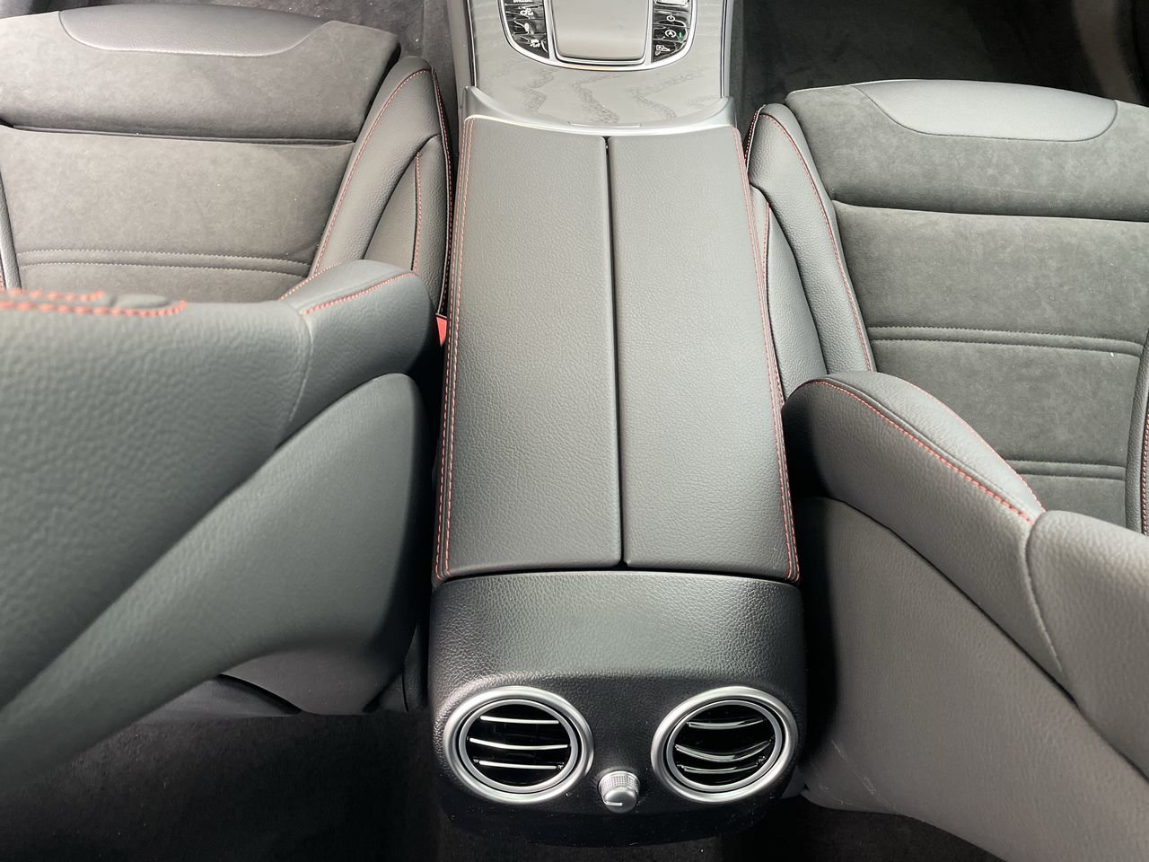Used 2022 Obsidian Black Met Mercedes-Benz 4MATIC SUV image 29
