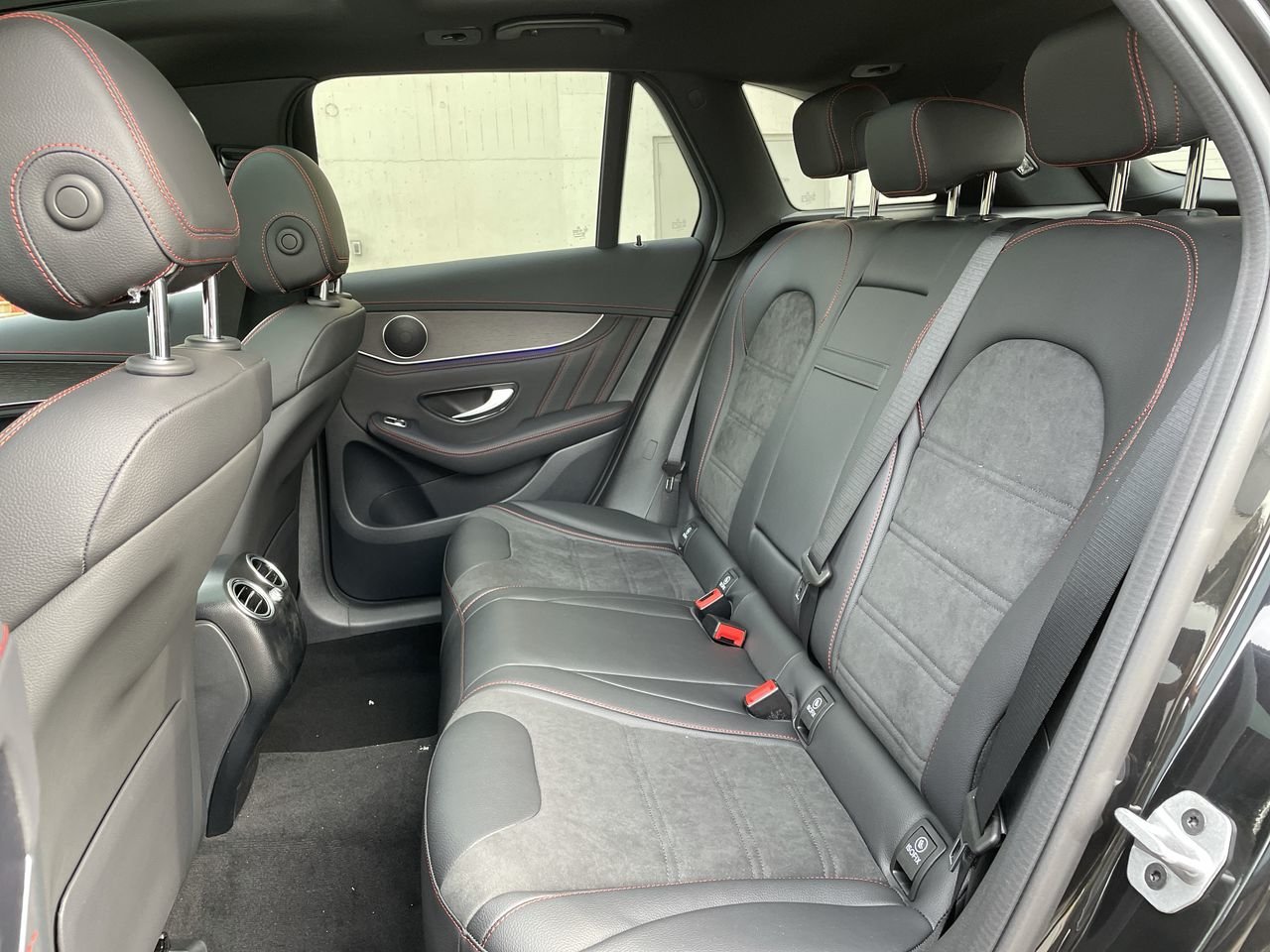Used 2022 Obsidian Black Met Mercedes-Benz 4MATIC SUV image 31