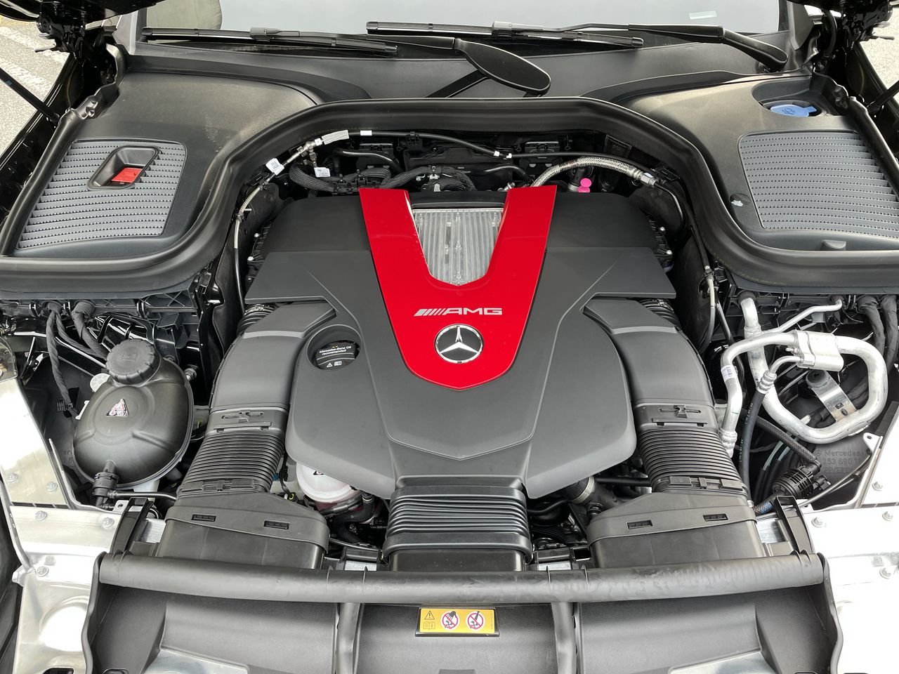 Used 2022 Obsidian Black Met Mercedes-Benz 4MATIC SUV image 34
