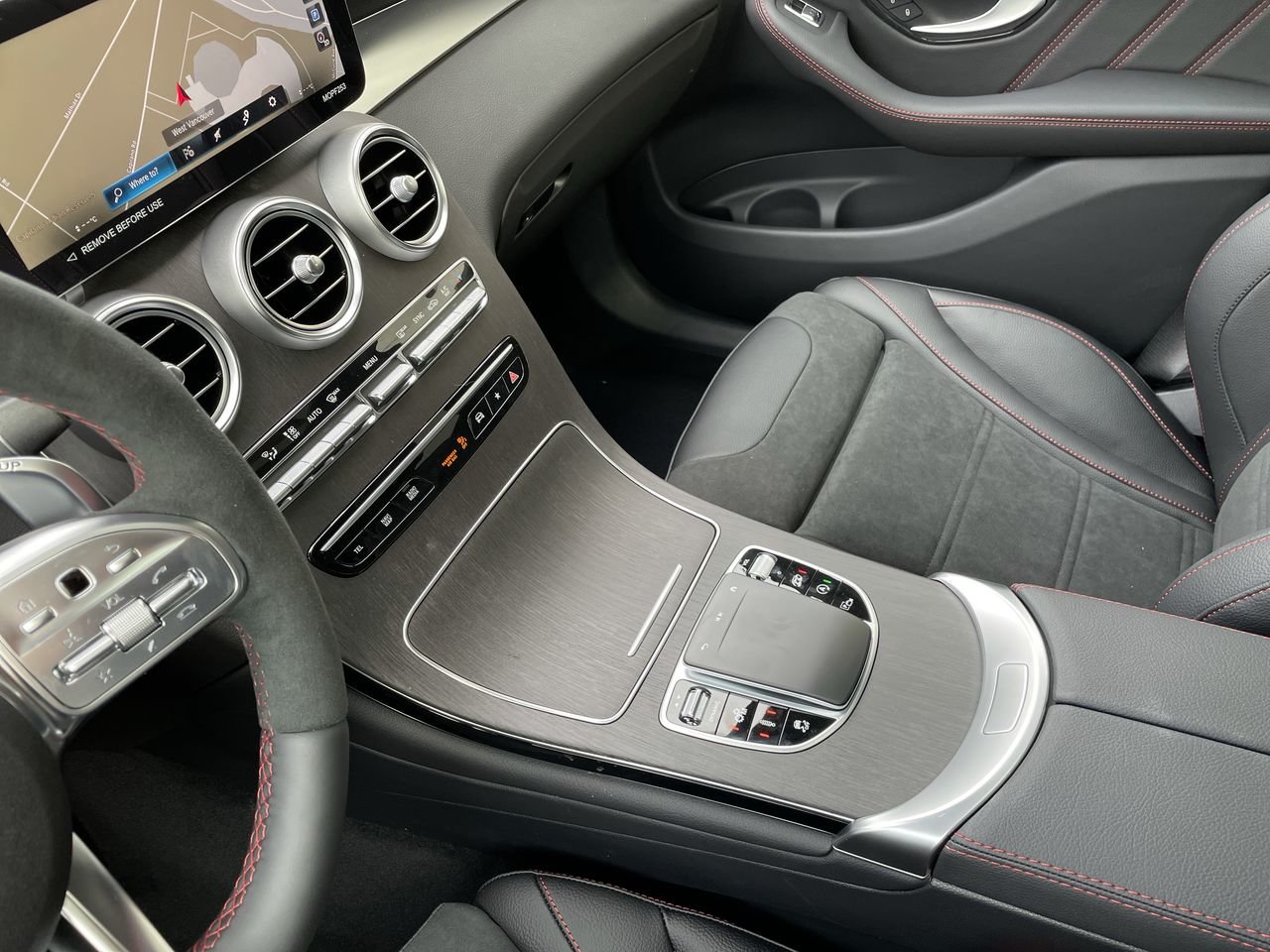 Used 2022 Obsidian Black Met Mercedes-Benz 4MATIC SUV image 29