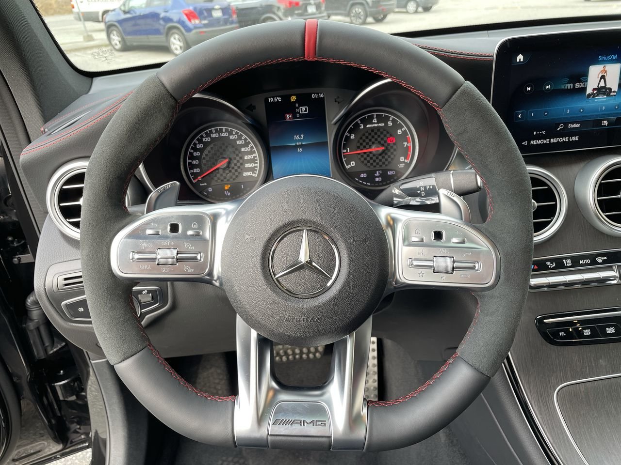 Used 2022 Obsidian Black Met Mercedes-Benz 4MATIC SUV image 22
