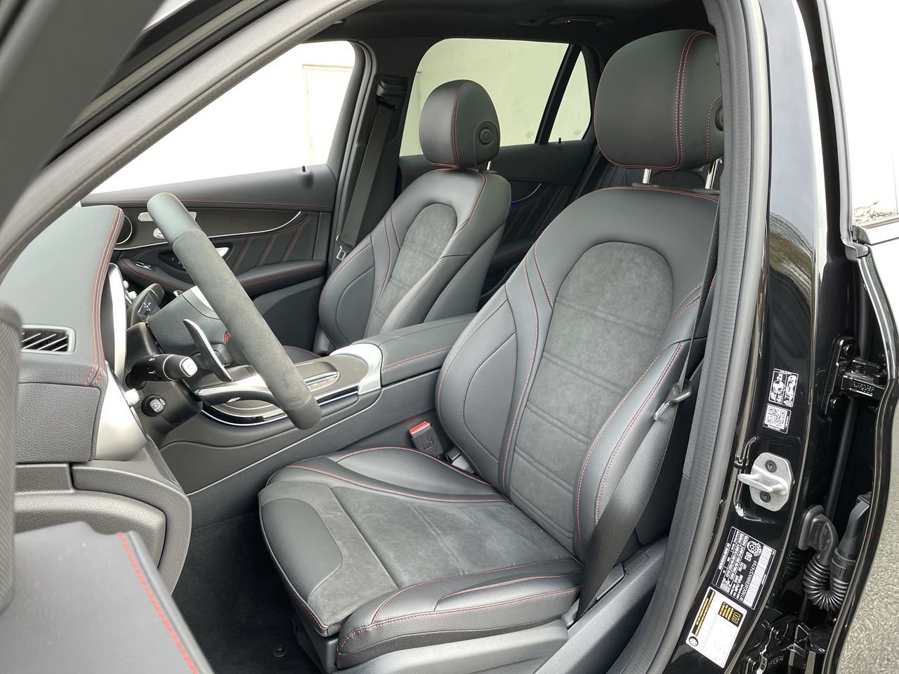 Used 2022 Obsidian Black Met Mercedes-Benz 4MATIC SUV image 19