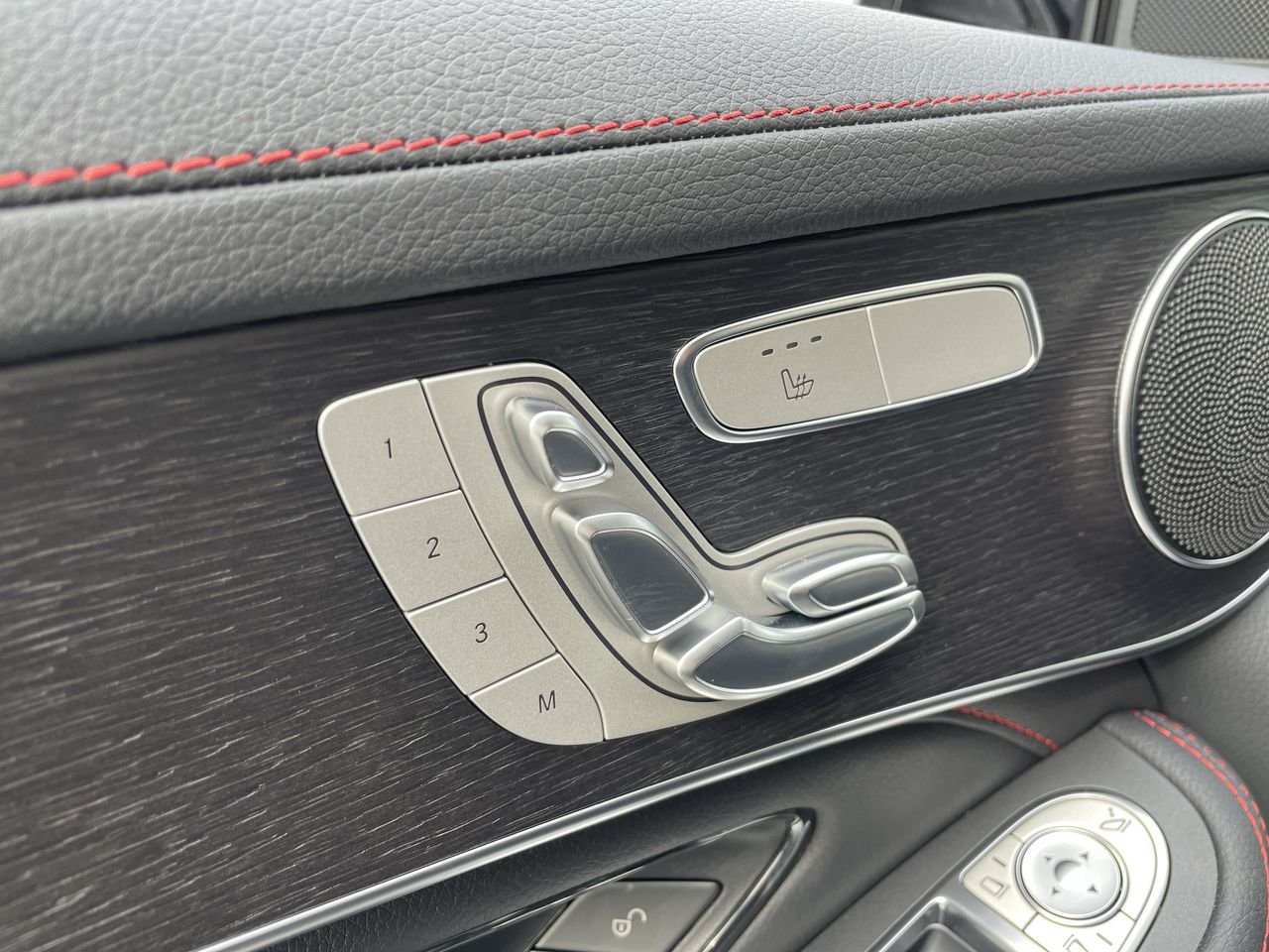 Used 2022 Obsidian Black Met Mercedes-Benz 4MATIC SUV image 20