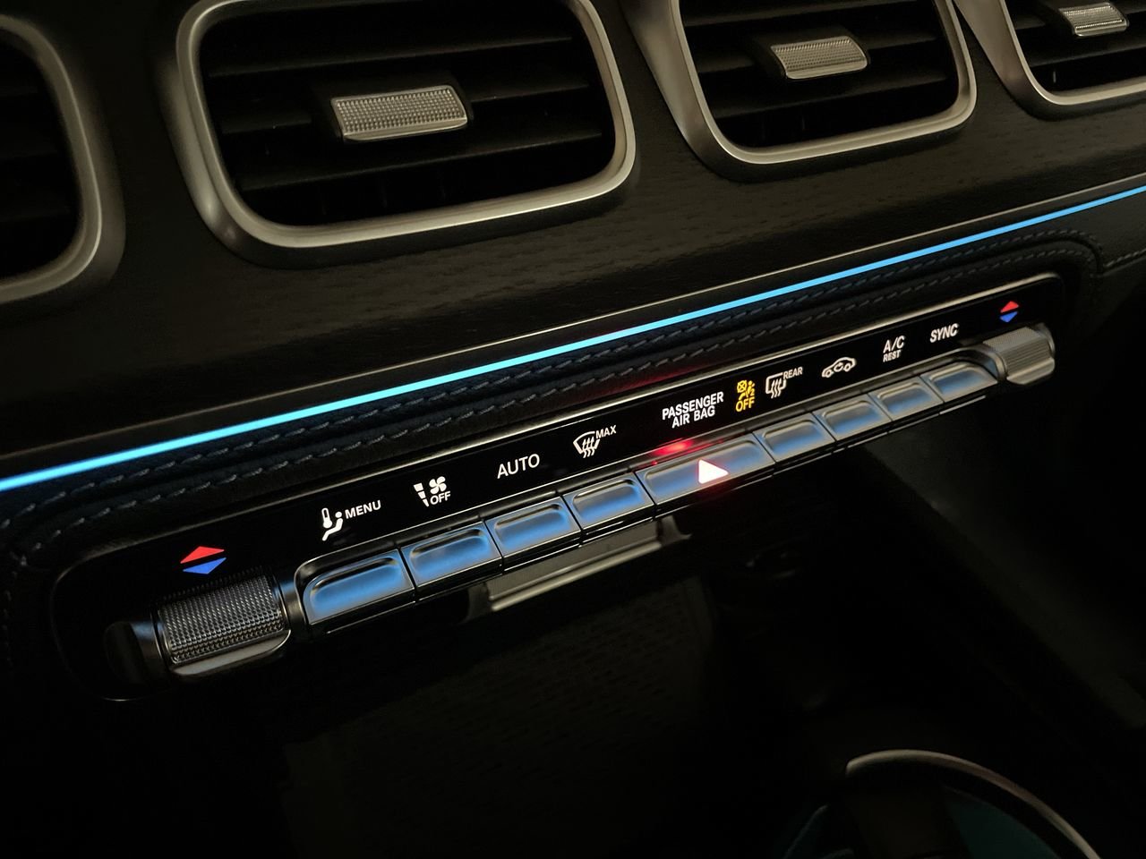 New 2023 Polar White Mercedes-Benz 450 4MATIC image 28