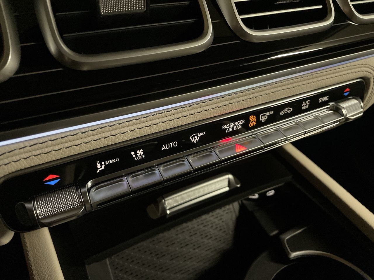 New 2024 Obsidian Black Mercedes-Benz 350 4MATIC image 28