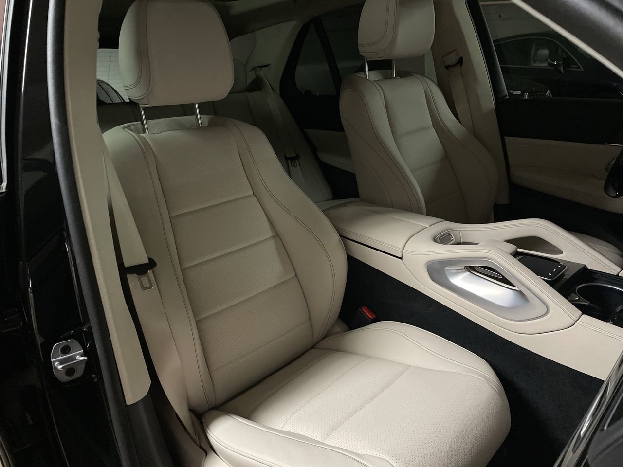 New 2024 Obsidian Black Mercedes-Benz 350 4MATIC image 33