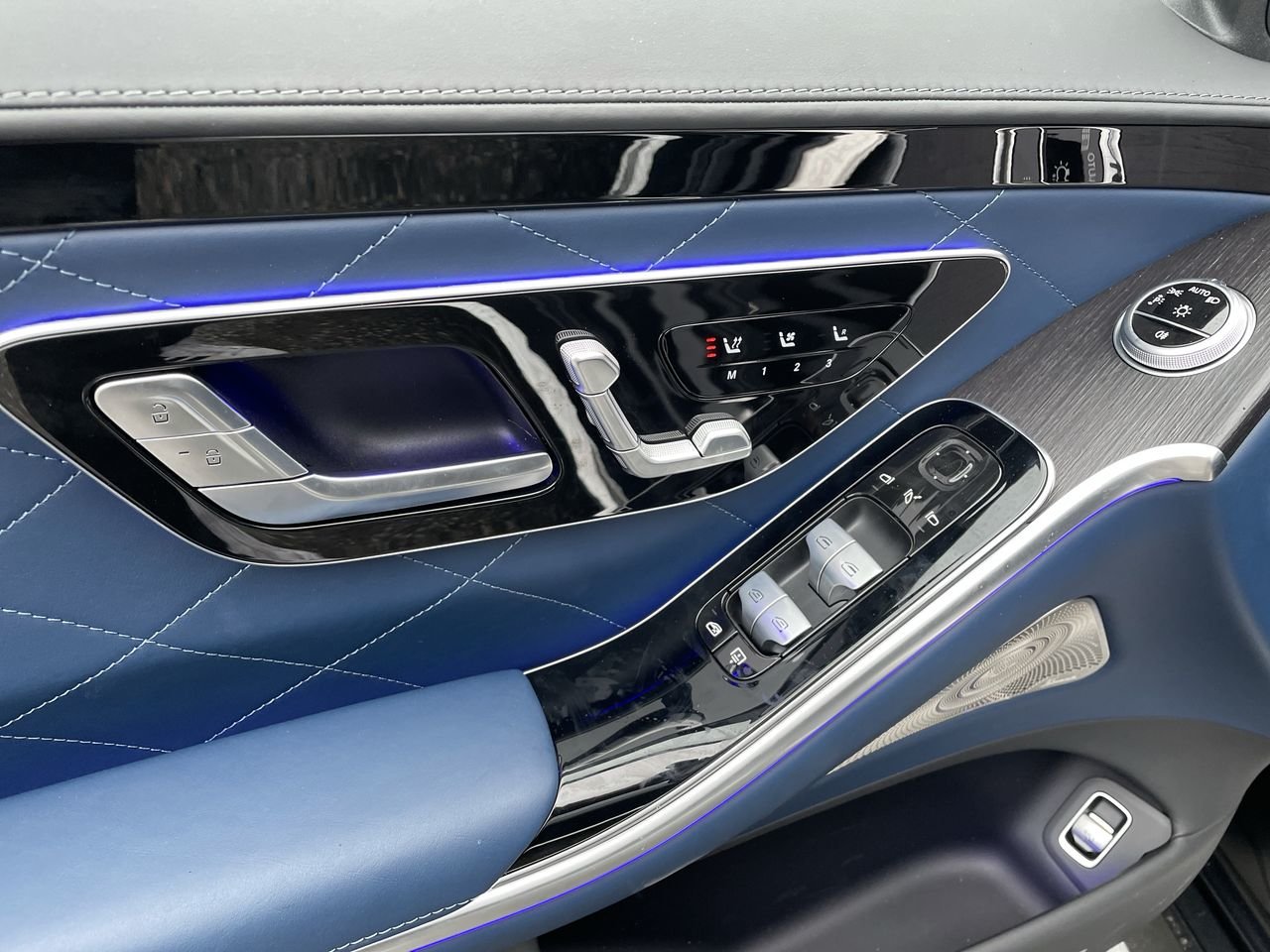 New 2022 Black Mercedes-Benz S 580 4MATIC image 23