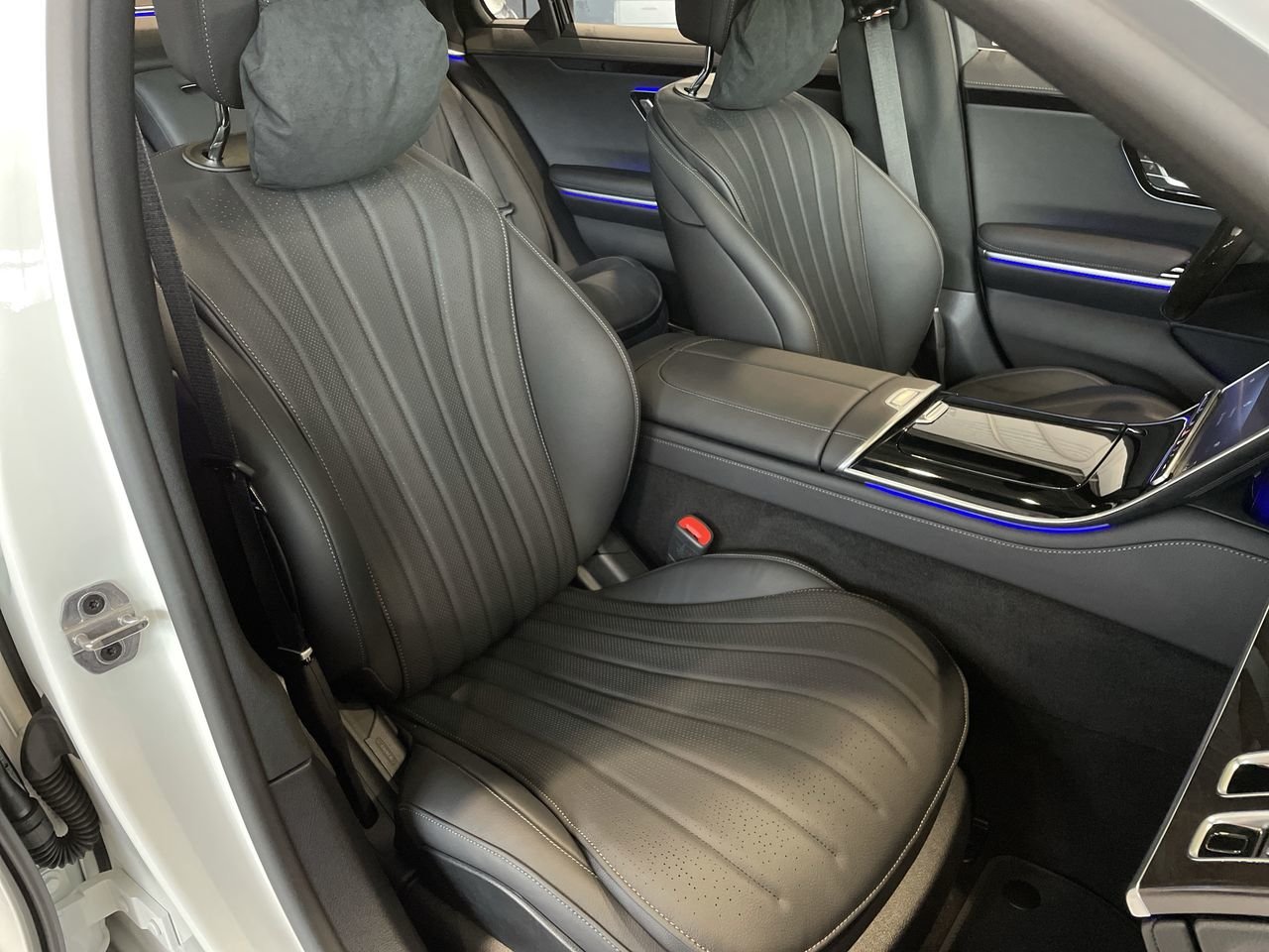 New 2022 MANUFAKTUR Diamond White Mercedes-Benz S 580 4MATIC image 34