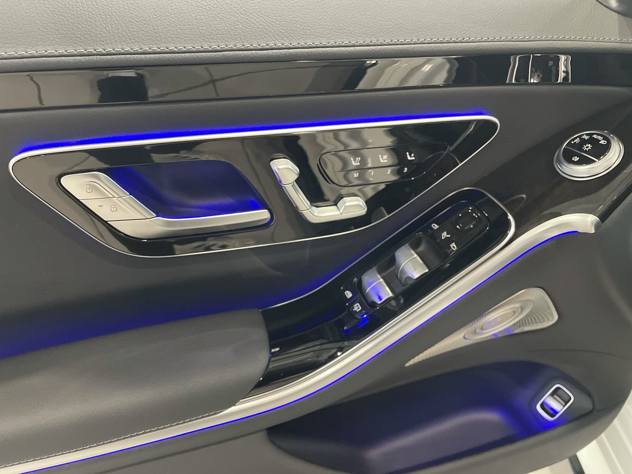 New 2022 MANUFAKTUR Diamond White Mercedes-Benz S 580 4MATIC image 23