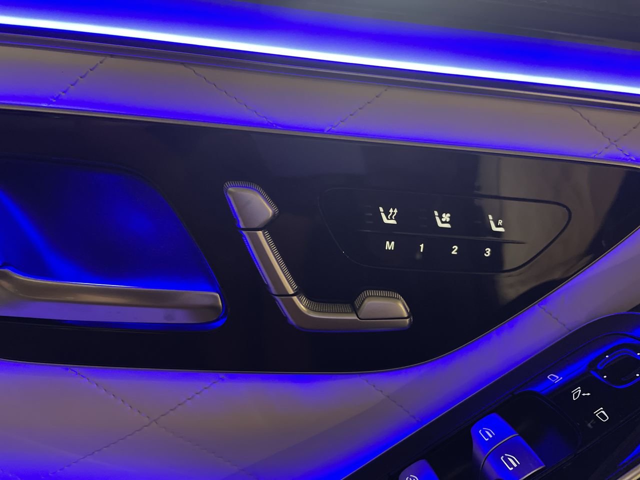 New 2023 Obsidian Black Mercedes-Benz S 580 4MATIC image 22