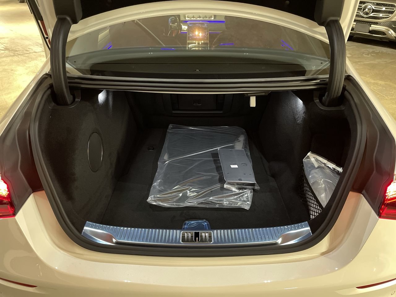 New 2023 MANUFAKTUR Diamond White Mercedes-Benz S 580 4MATIC image 19