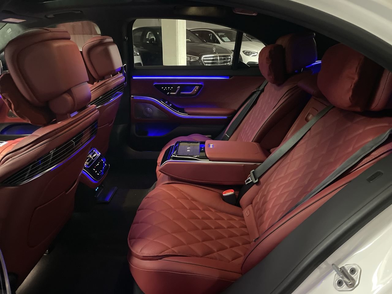 New 2023 MANUFAKTUR Diamond White Mercedes-Benz S 580 4MATIC image 33