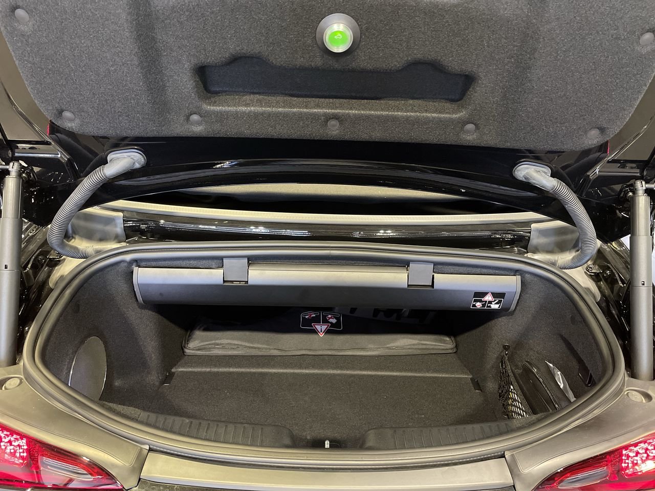 New 2022 Obsidian Black Metallic w/ black soft top Mercedes-Benz SL 63 image 19