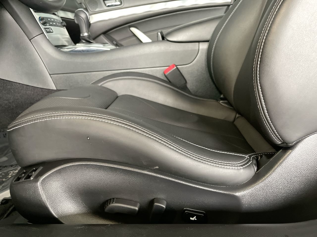 Used 2014 White INFINITI Coupe Premium Sport AWD image 20