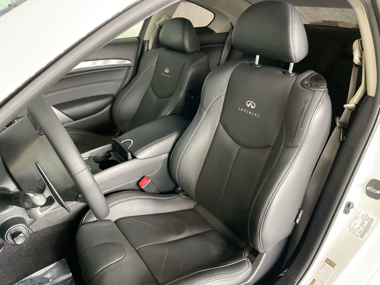 Used 2014 White INFINITI Coupe Premium Sport AWD image 19