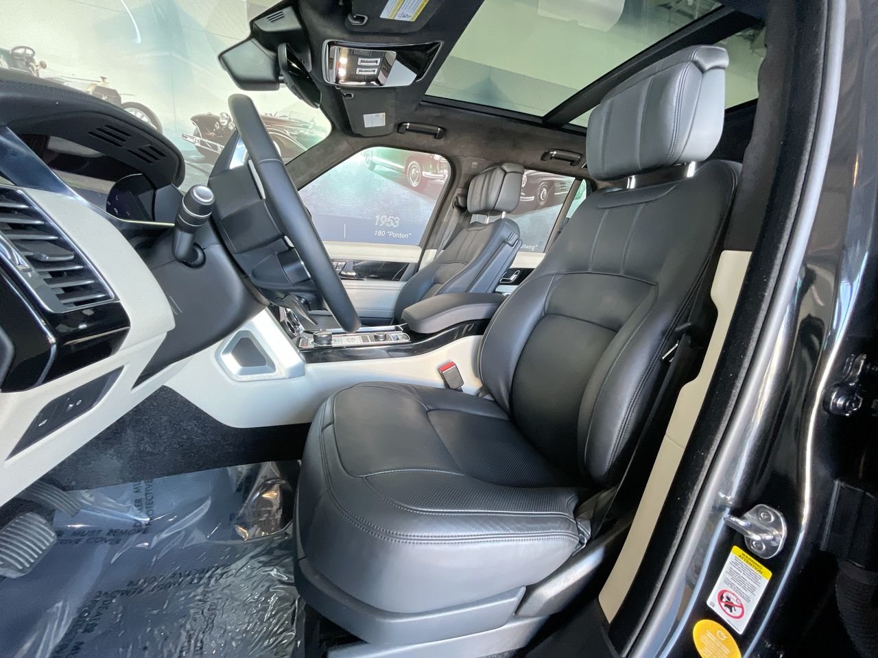 Used 2020 Santorini Black Land Rover 3.0L Td6 Diesel HSE SWB image 19