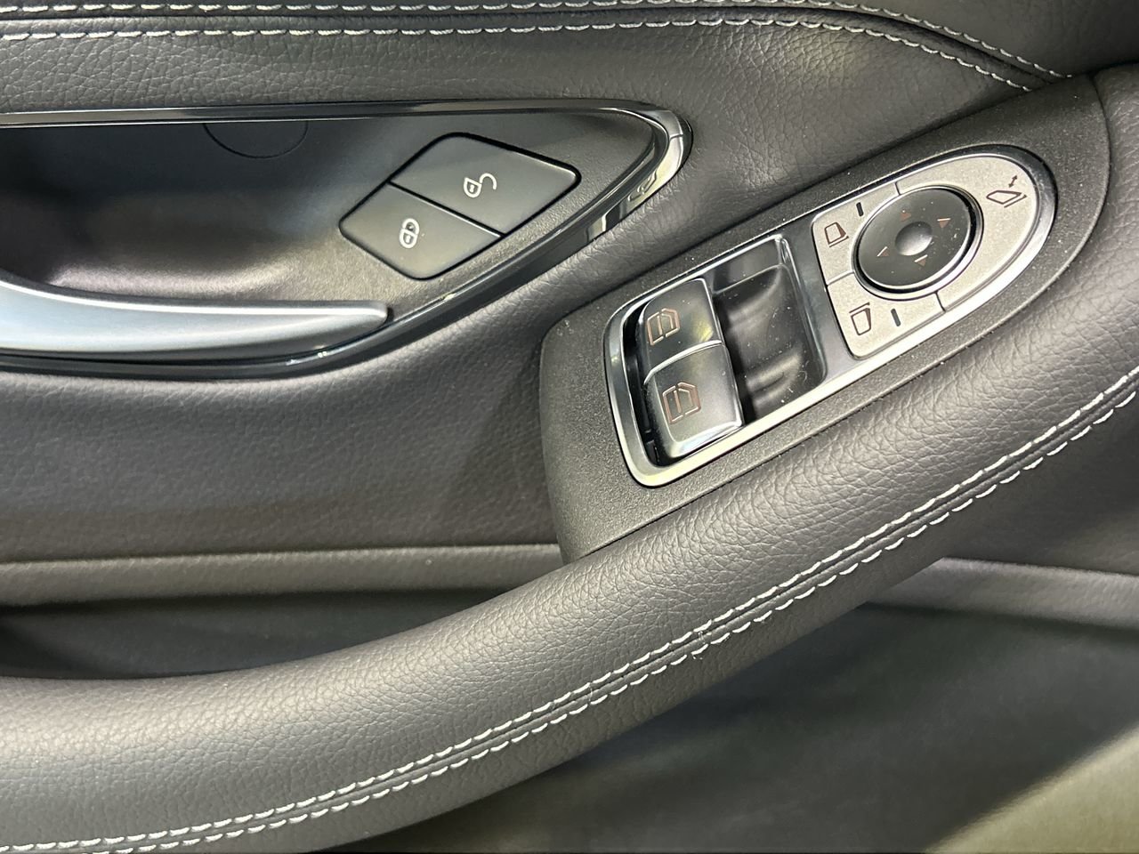 New 2023 Obsidian Black Metallic Mercedes-Benz C 300 4MATIC image 23