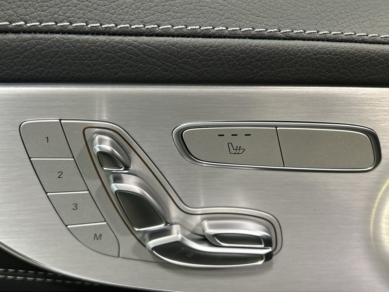 New 2023 Obsidian Black Metallic Mercedes-Benz C 300 4MATIC image 22