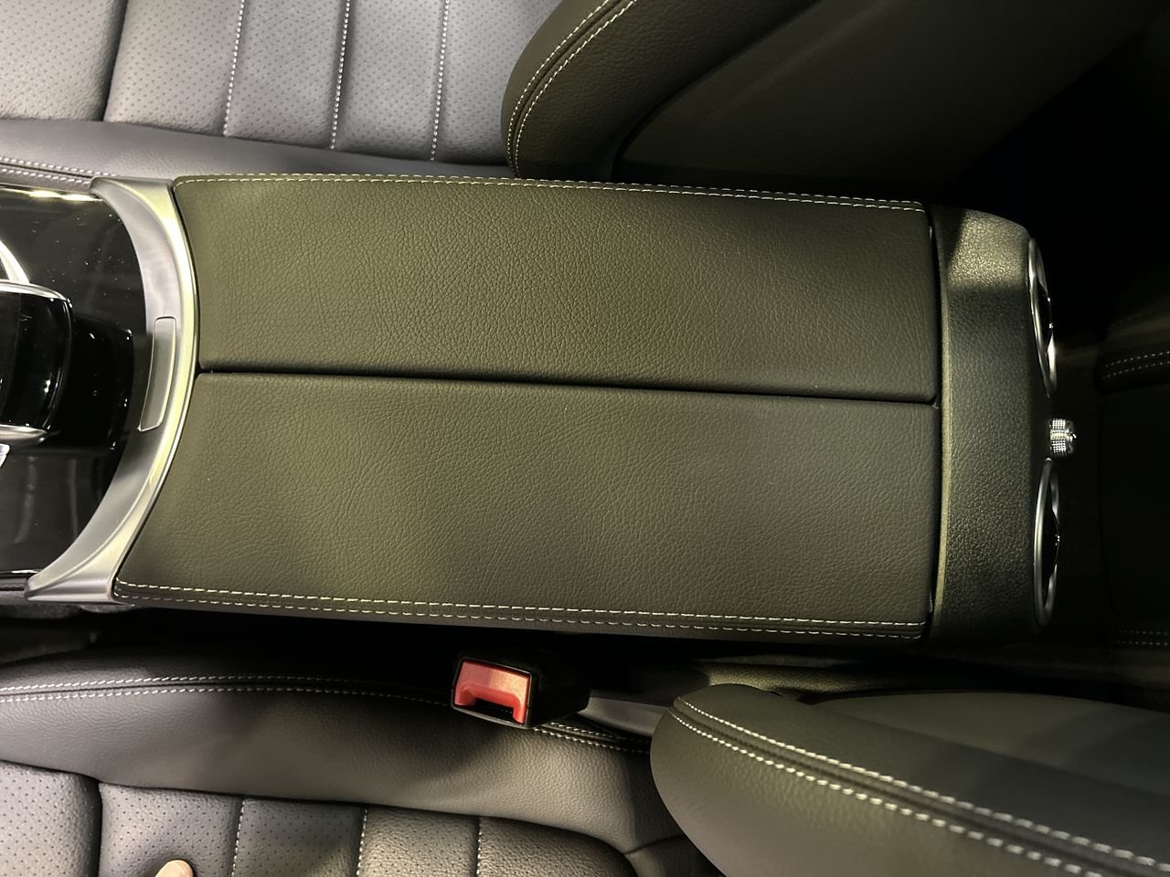 New 2023 Obsidian Black Metallic Mercedes-Benz C 300 4MATIC image 31