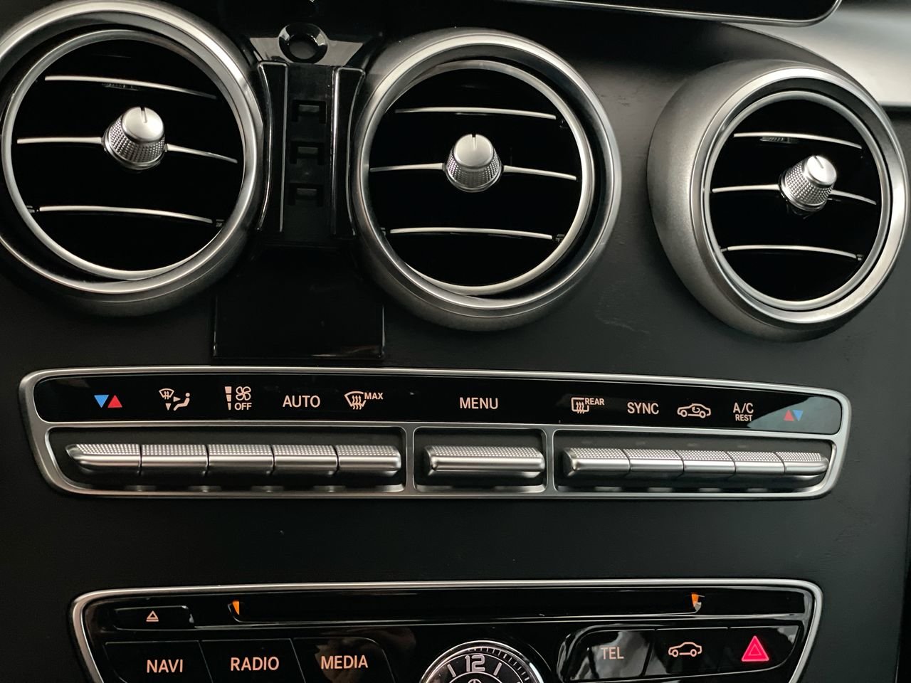 Used 2018 Polar White Mercedes-Benz 4MATIC Sedan image 27