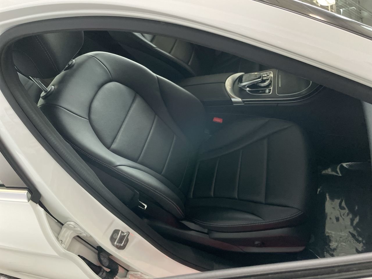 Used 2018 Polar White Mercedes-Benz 4MATIC Sedan image 34
