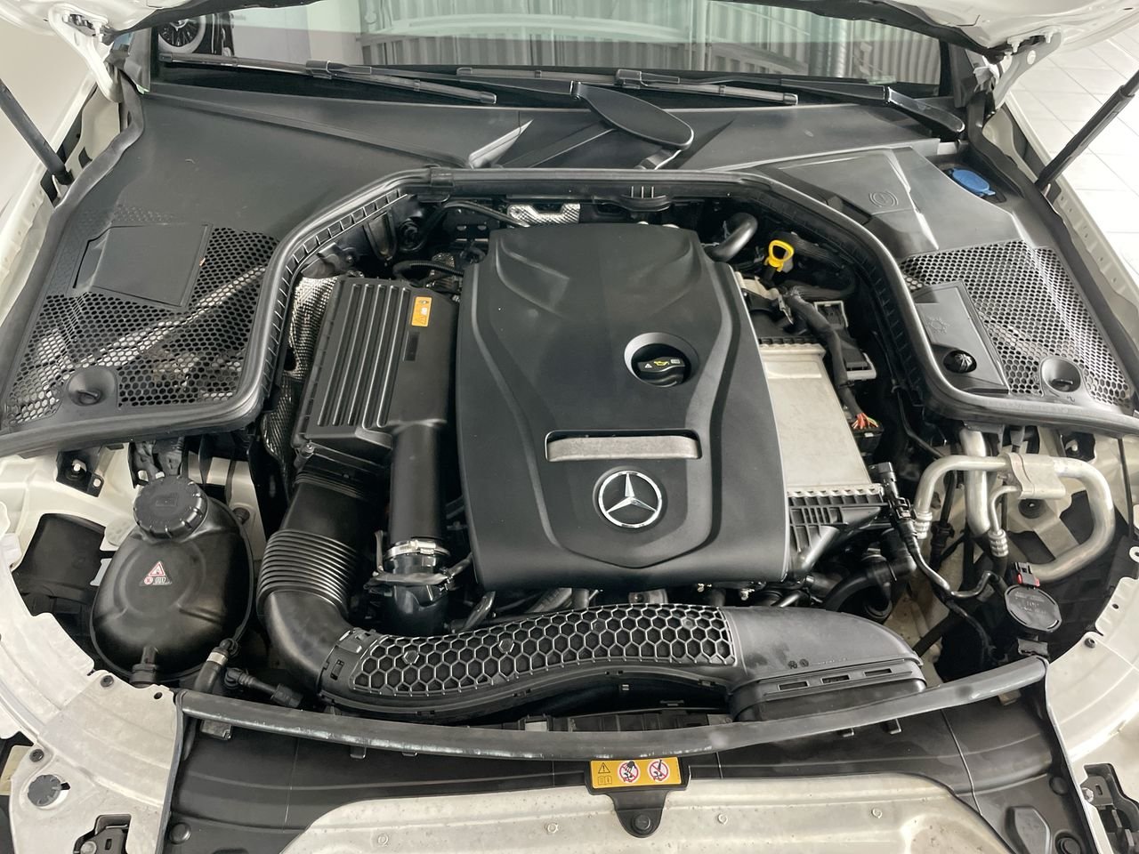 Used 2018 Polar White Mercedes-Benz 4MATIC Sedan image 35