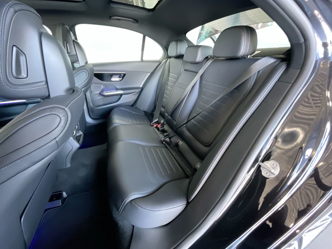 Used 2023 Obsidian Black Metallic Mercedes-Benz 4MATIC Sedan image 31