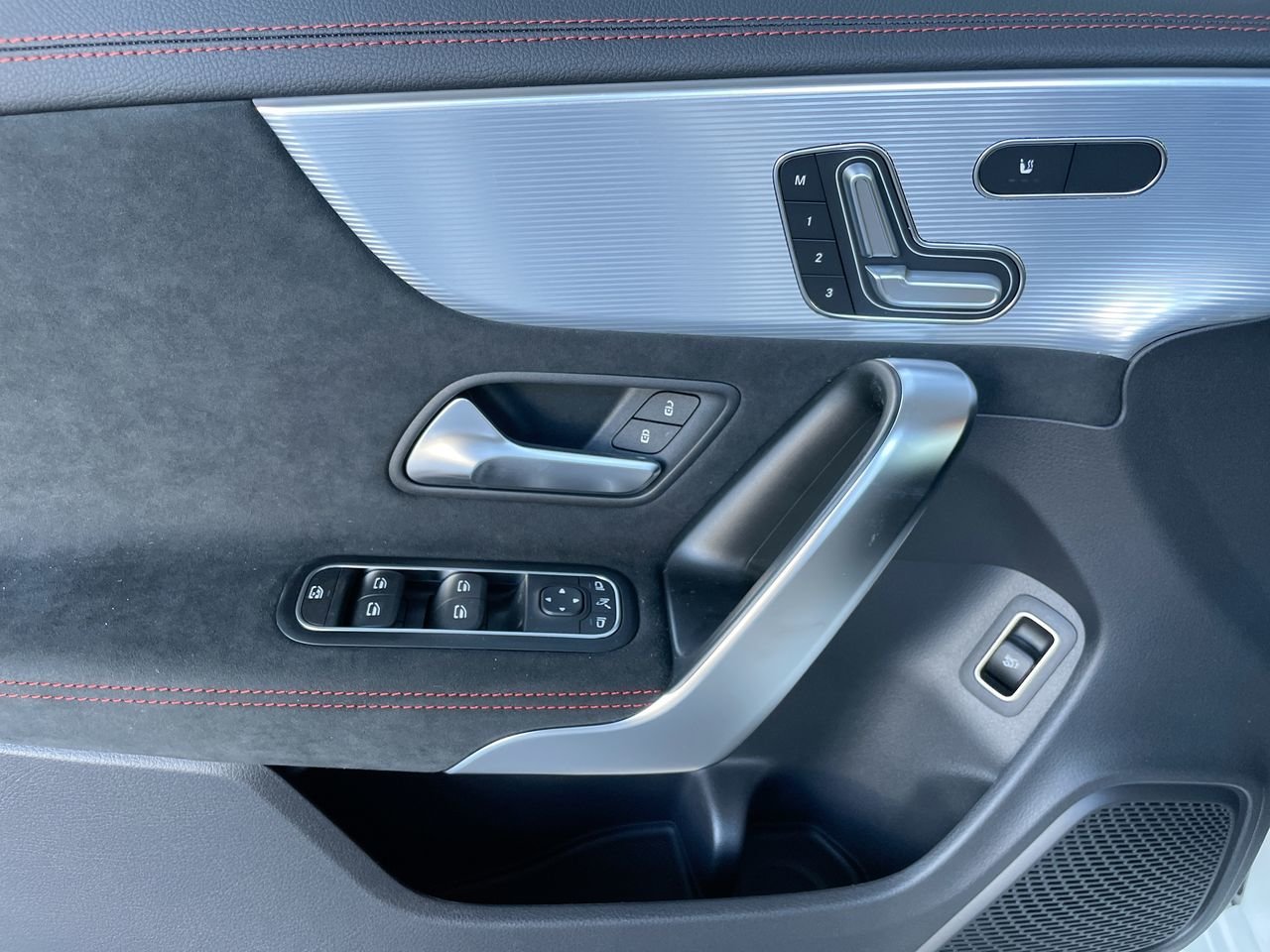New 2023 Polar White Mercedes-Benz CLA 250 4MATIC image 24