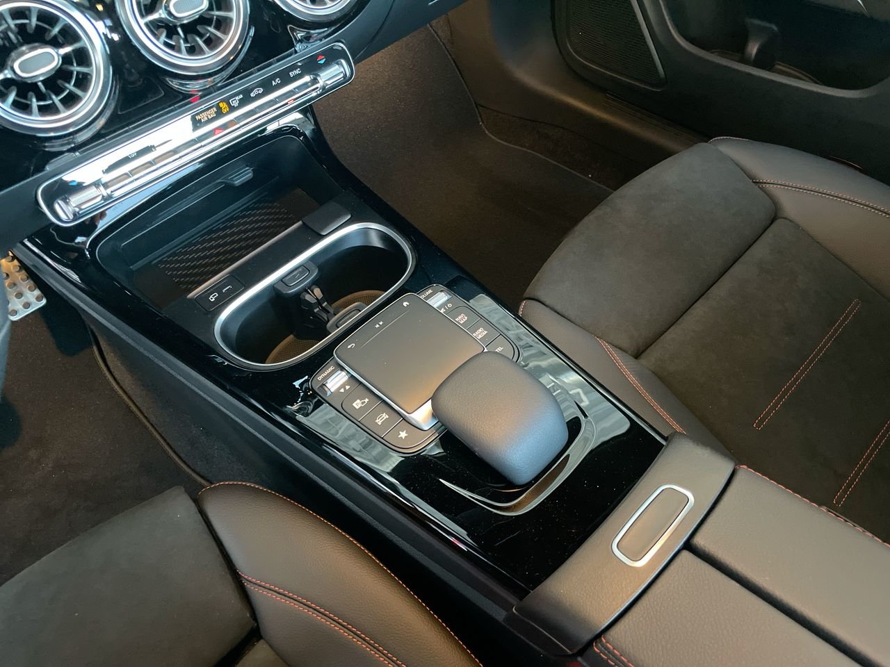 New 2023 Polar White Mercedes-Benz CLA 250 4MATIC image 32