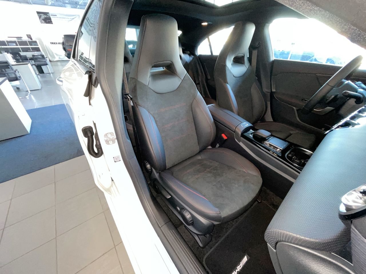 Used 2023 Polar White Mercedes-Benz 4MATIC Coupe image 34