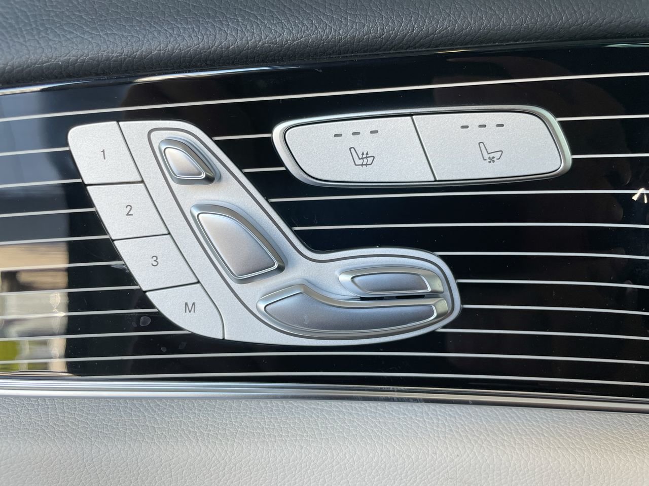 New 2023 Obsidian Black Metallic Mercedes-Benz E 450 4MATIC image 21