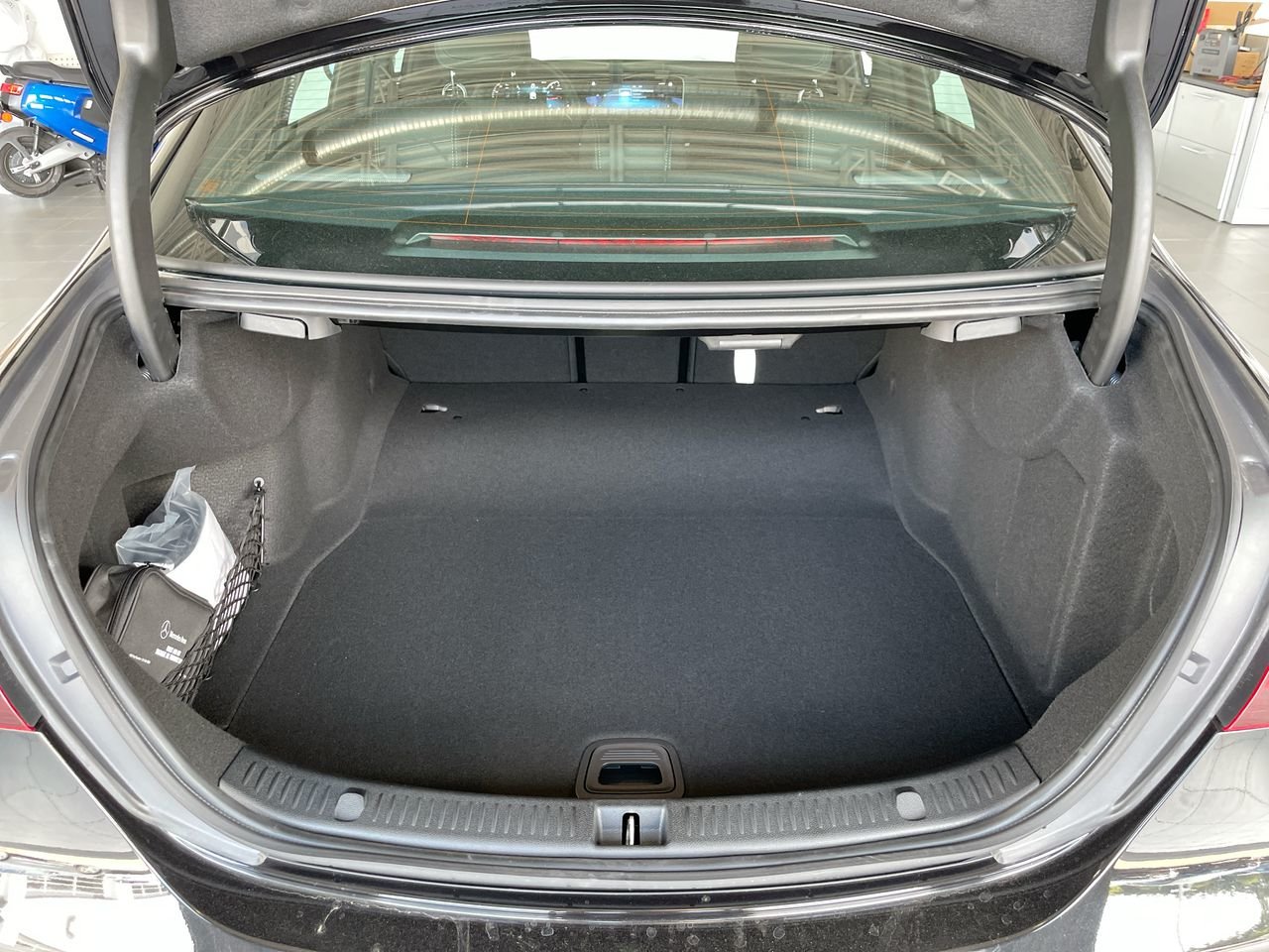 Used 2023 Obsidian Black Metallic Mercedes-Benz 4MATIC Sedan image 32