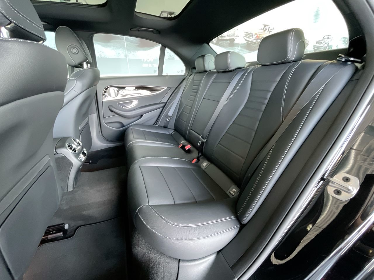 Used 2023 Obsidian Black Metallic Mercedes-Benz 4MATIC Sedan image 31