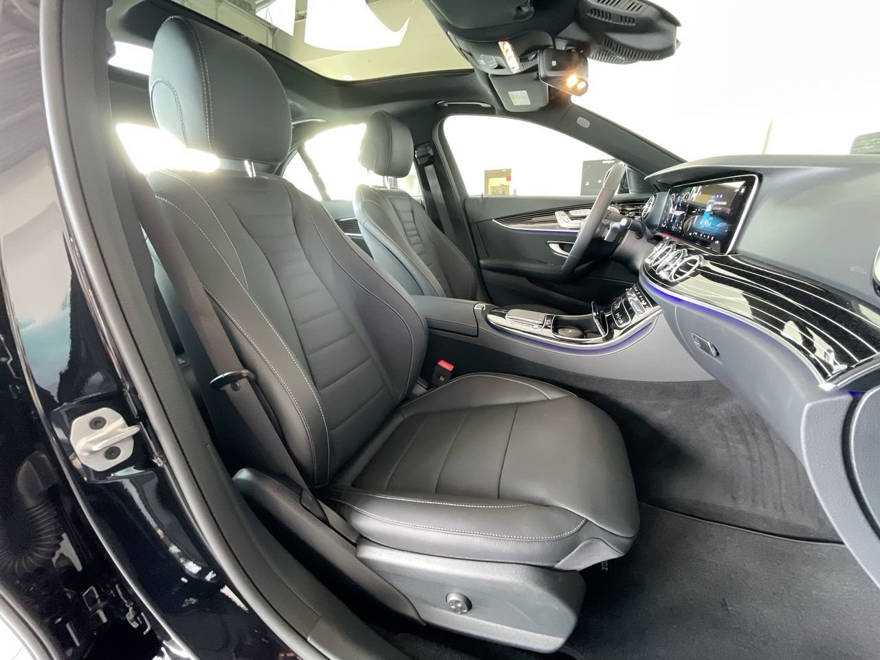 Used 2023 Obsidian Black Metallic Mercedes-Benz 4MATIC Sedan image 34