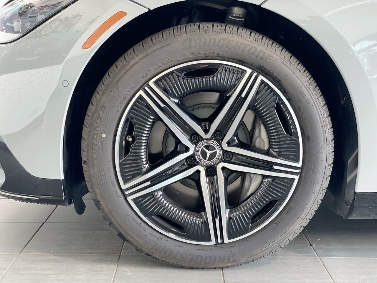 New 2023 MANUFAKTUR Alpine Grey Mercedes-Benz EQE 500 V4 image 18