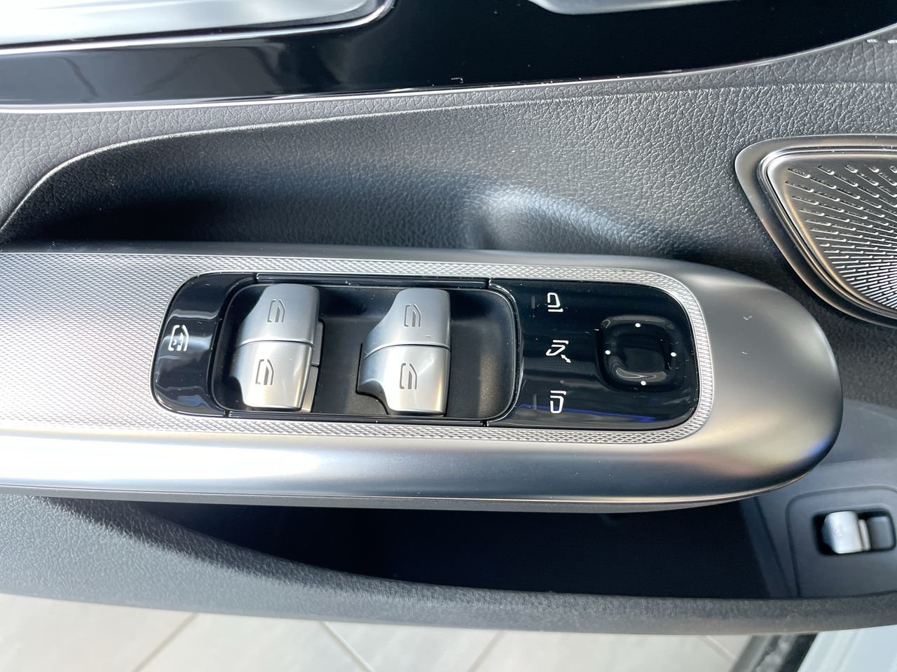 New 2023 MANUFAKTUR Alpine Grey Mercedes-Benz EQE 500 V4 image 22