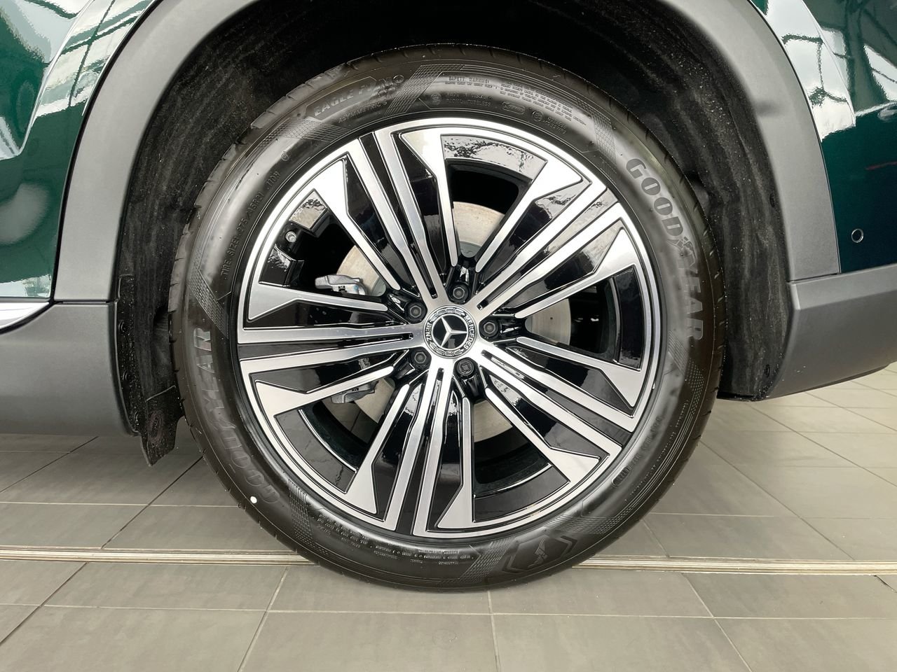 New 2023 Emerald Green Metallic Mercedes-Benz EQS 450 4MATIC image 18
