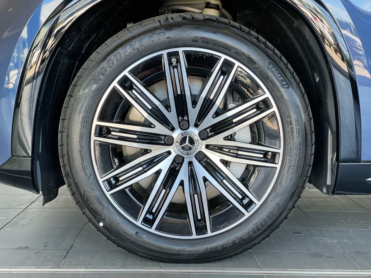 New 2023 Sodalite Blue Metallic Mercedes-Benz EQS 450 4MATIC image 18