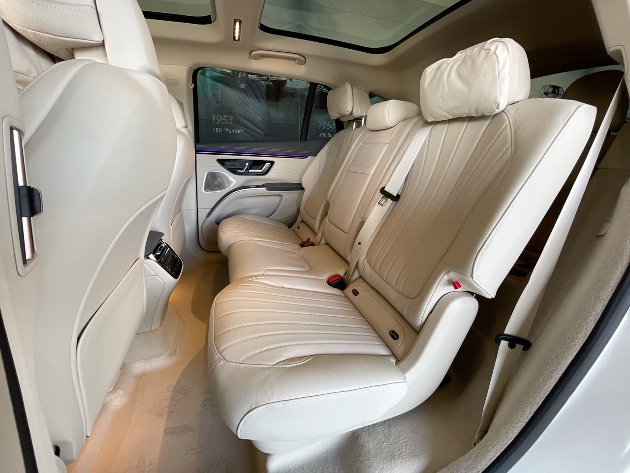 New 2023 Polar White Mercedes-Benz EQS 450 4MATIC image 31