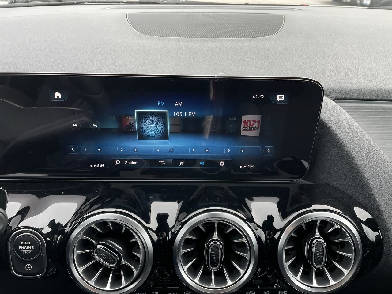 New 2023 Polar White Mercedes-Benz 250 4MATIC image 26