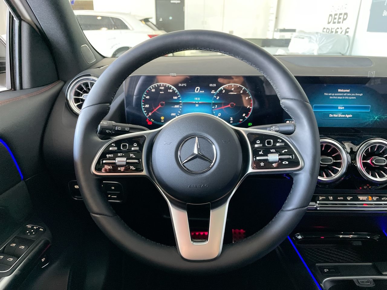 Used 2023 Polar White Mercedes-Benz 4MATIC SUV image 22