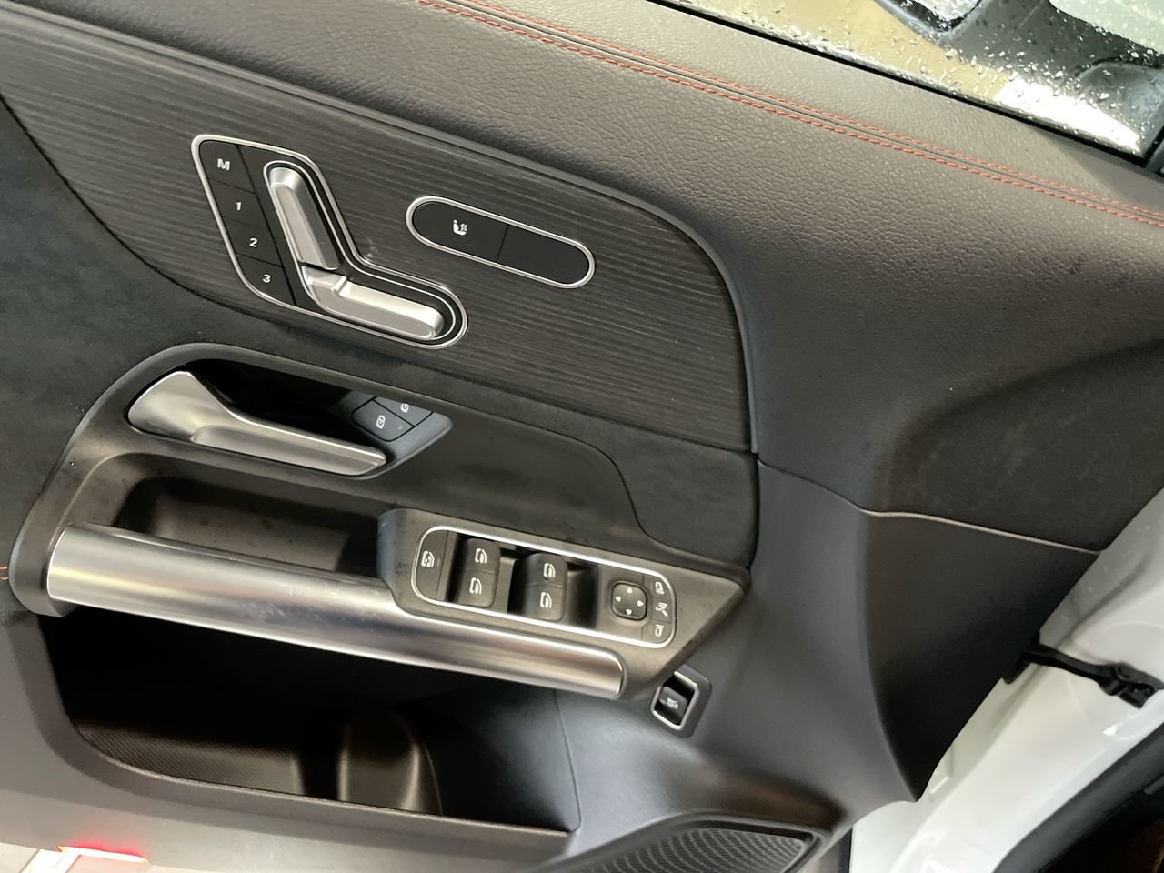 Used 2023 Polar White Mercedes-Benz 4MATIC SUV image 21