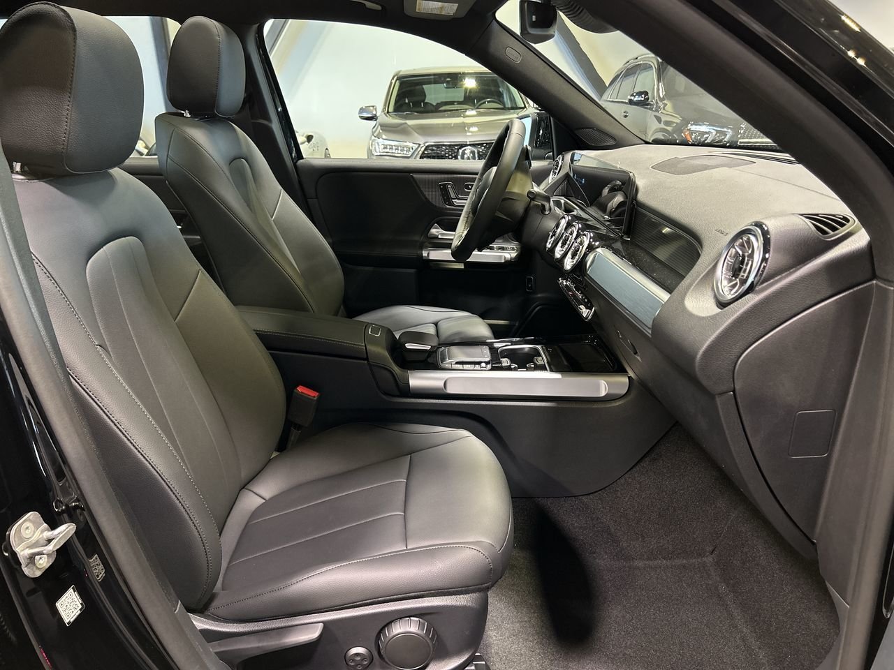 New 2023 Night Black Mercedes-Benz 250 4MATIC image 34