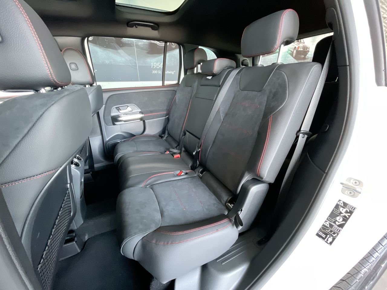 Used 2023 Polar White Mercedes-Benz 4MATIC SUV image 31