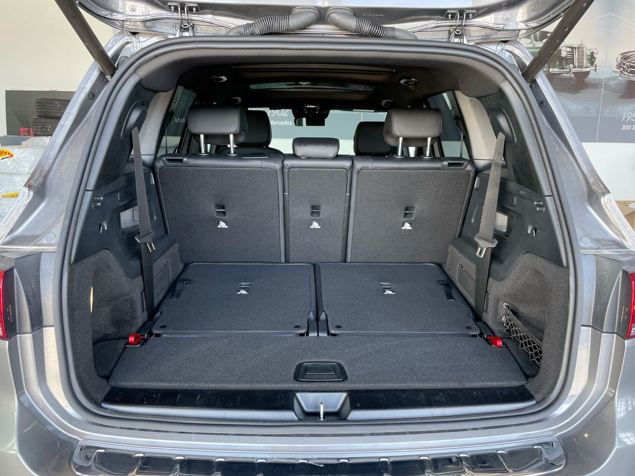 Used 2023 Mountain Grey Metallic Mercedes-Benz 4MATIC SUV image 33